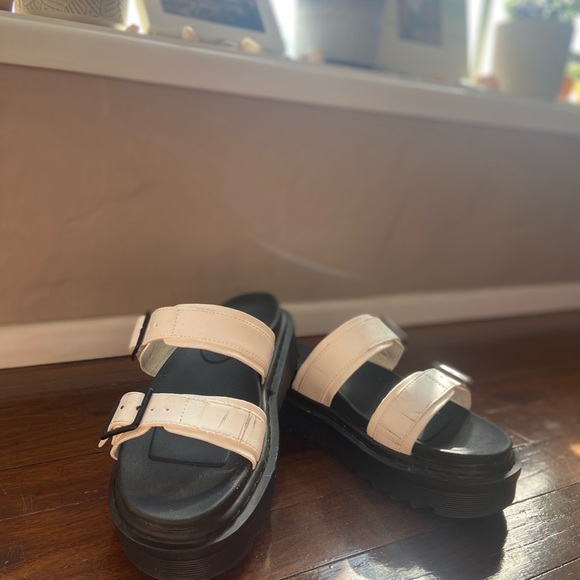 Platform Sandals - Picture 2 of 3